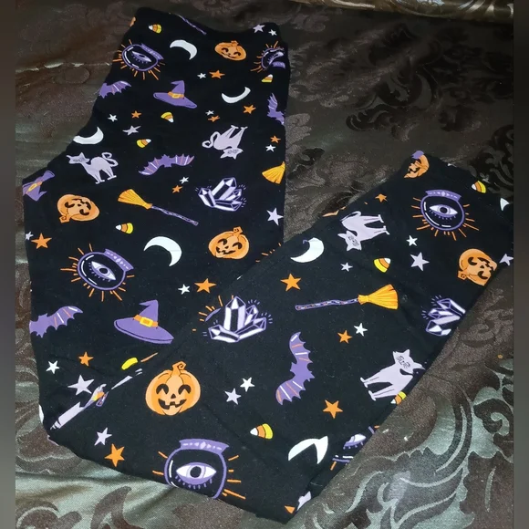 NWOT Women's Halloween Themed Black Leggings - Picture 5 of 5